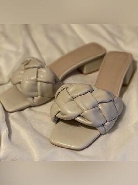 Woven Strap Slide Sandals in Light Beige - Women's size 6.5 New In Box